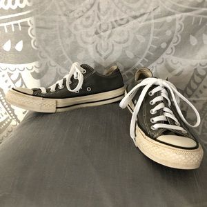 Grey converse!
